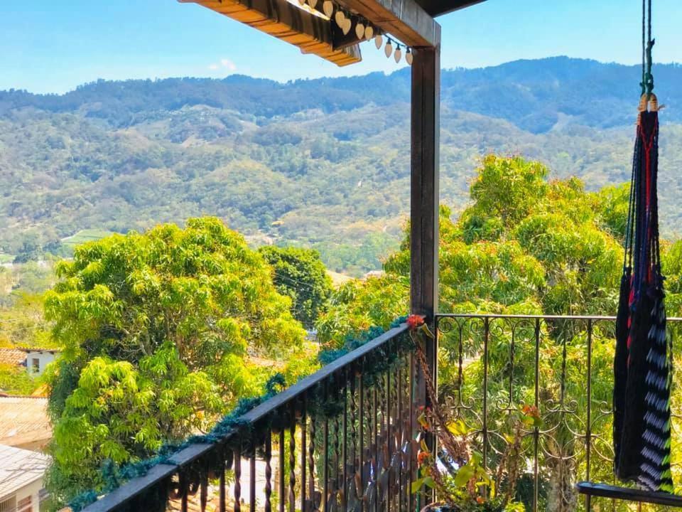 Hotel El Almendro Copán エクステリア 写真